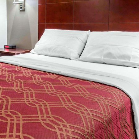 Econo Lodge South Ozone Park Нью-Йорк Екстер'єр фото