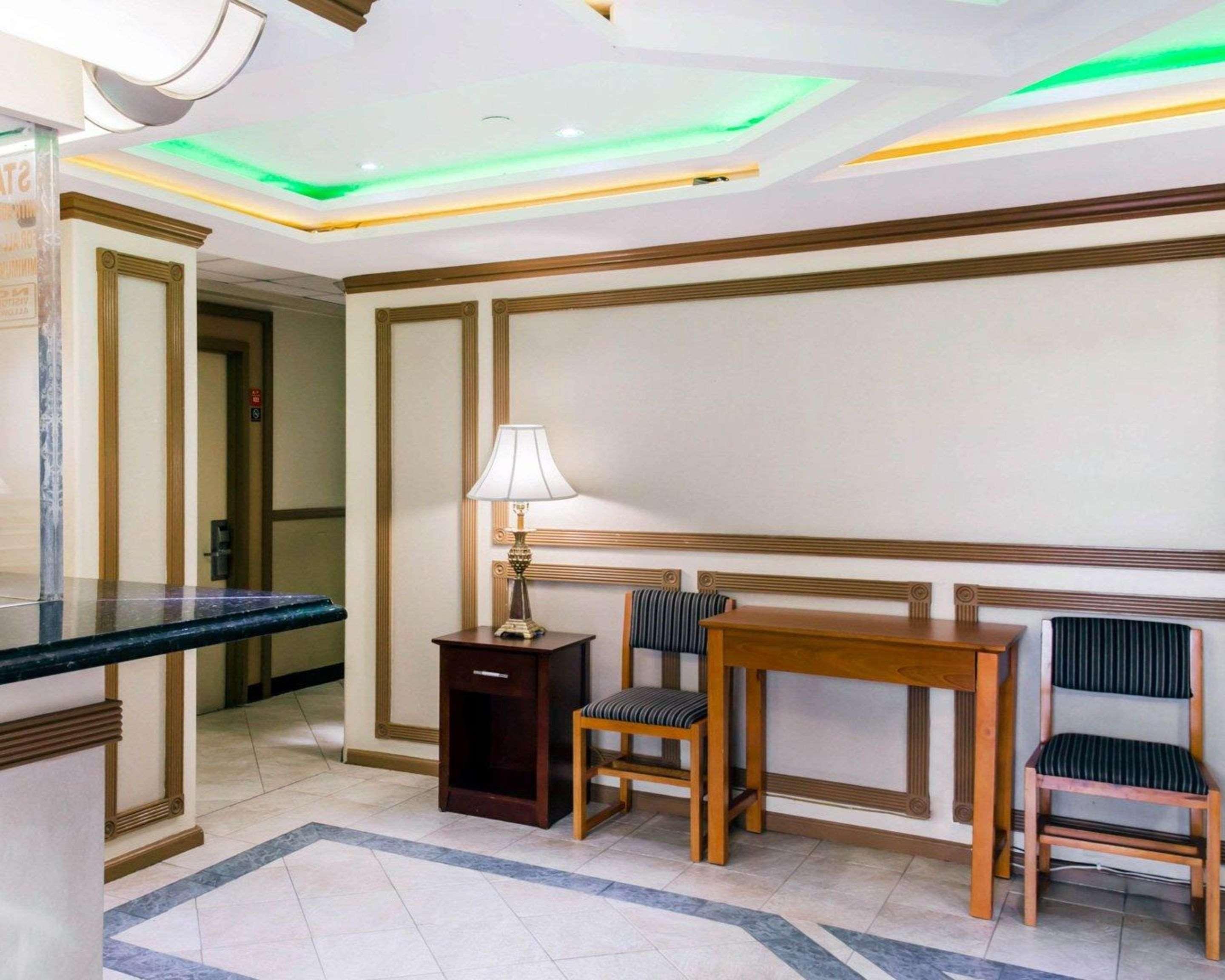 Econo Lodge South Ozone Park Нью-Йорк Екстер'єр фото