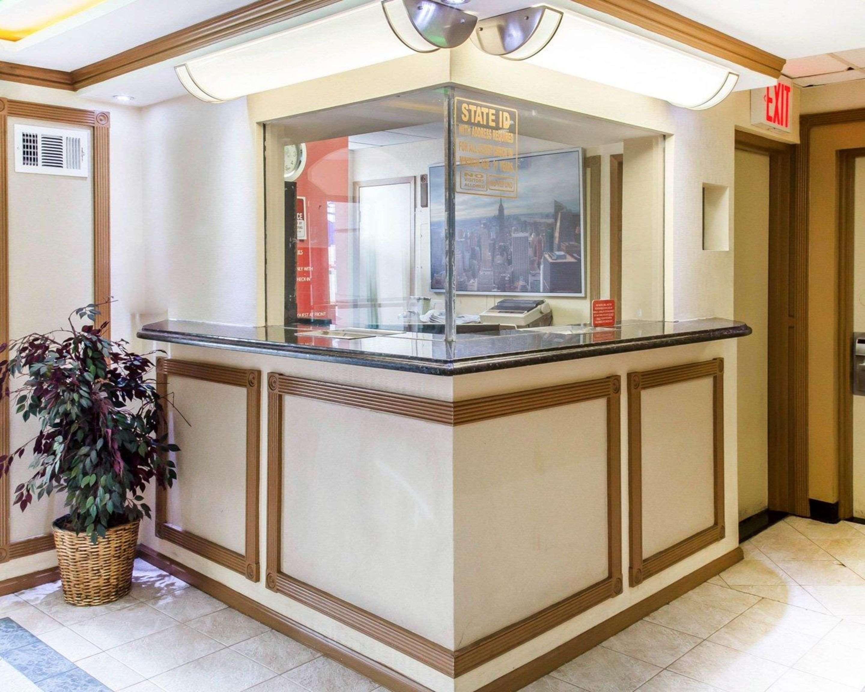 Econo Lodge South Ozone Park Нью-Йорк Екстер'єр фото