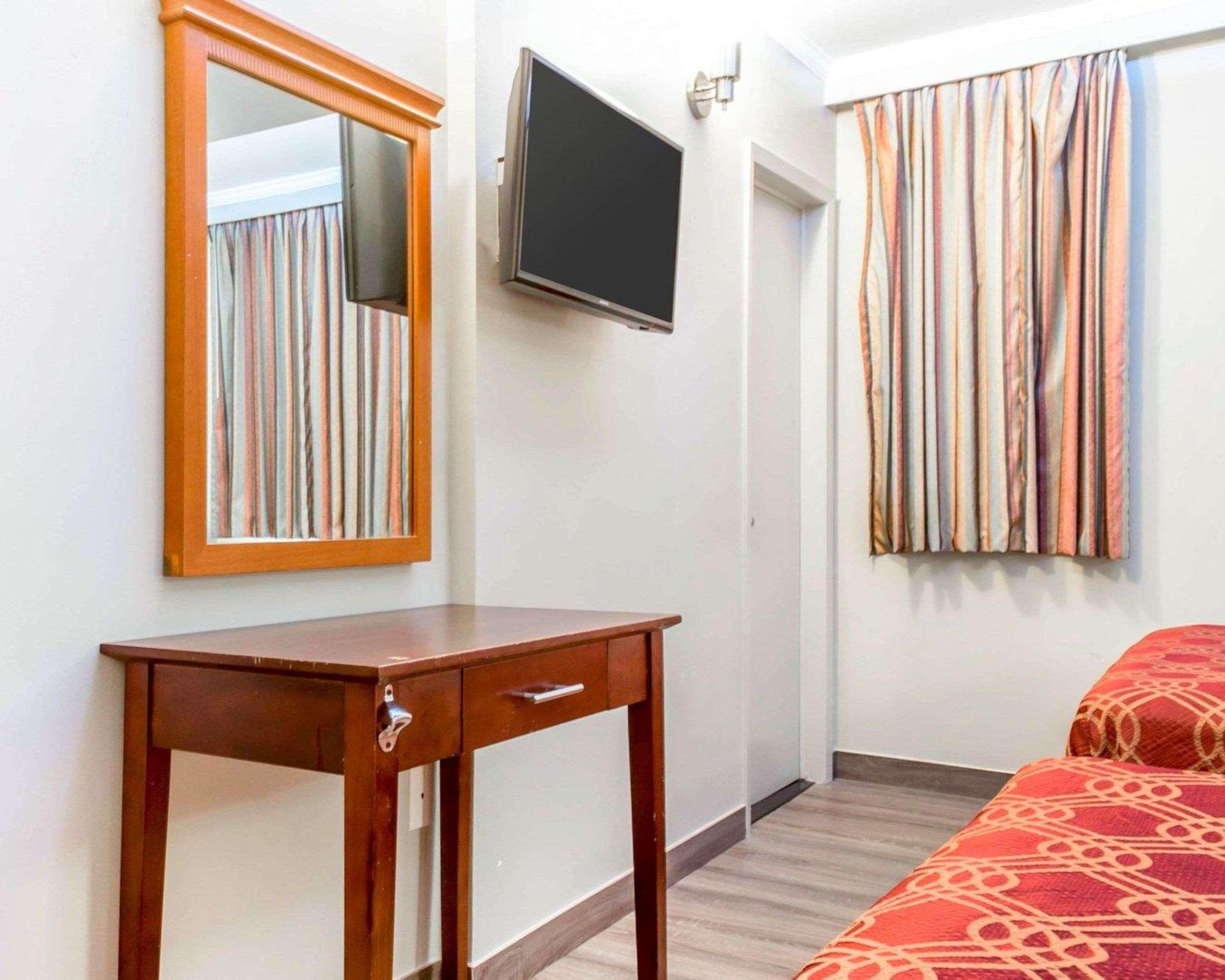 Econo Lodge South Ozone Park Нью-Йорк Екстер'єр фото