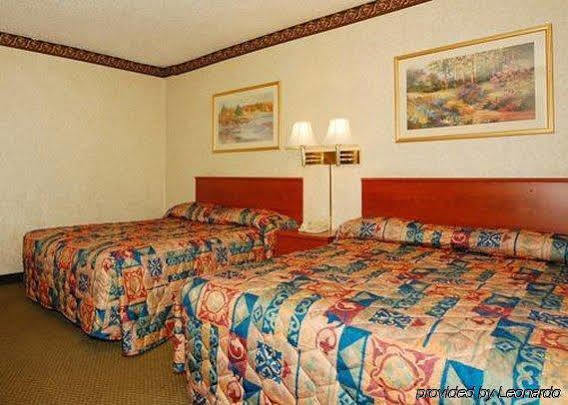Econo Lodge South Ozone Park Нью-Йорк Екстер'єр фото