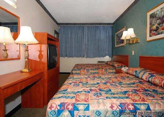 Econo Lodge South Ozone Park Нью-Йорк Екстер'єр фото